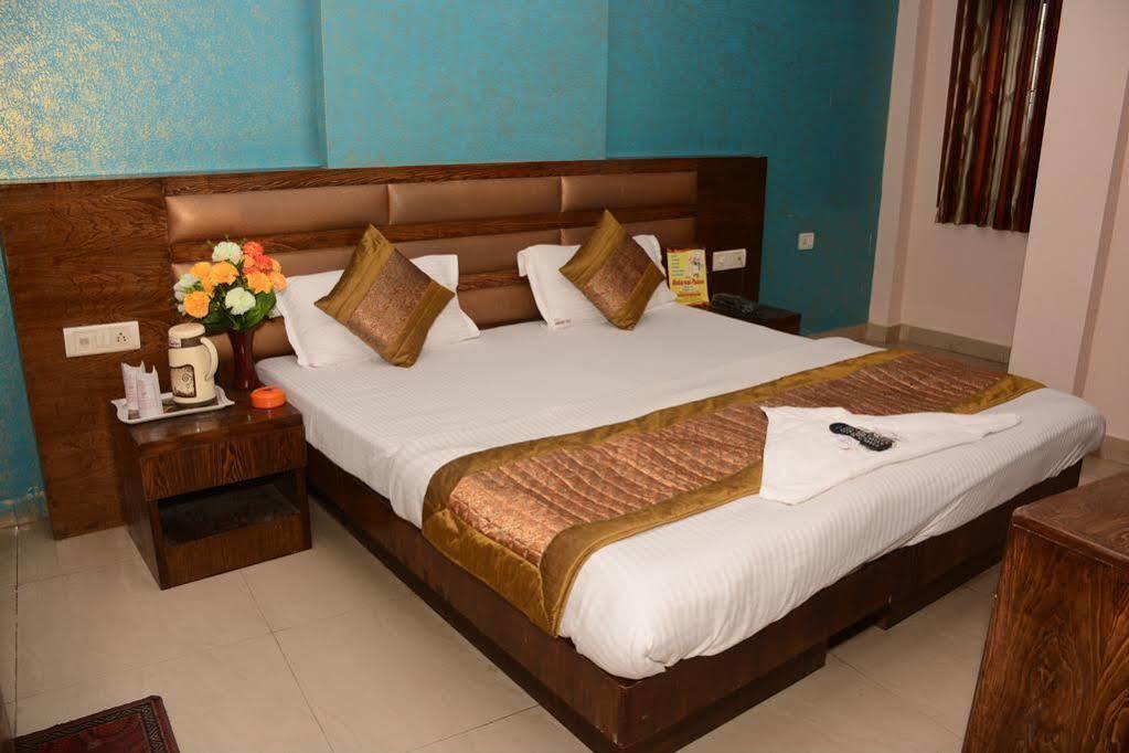 Oyo 6096 Hotel Maharani Palace Nova Deli Exterior foto